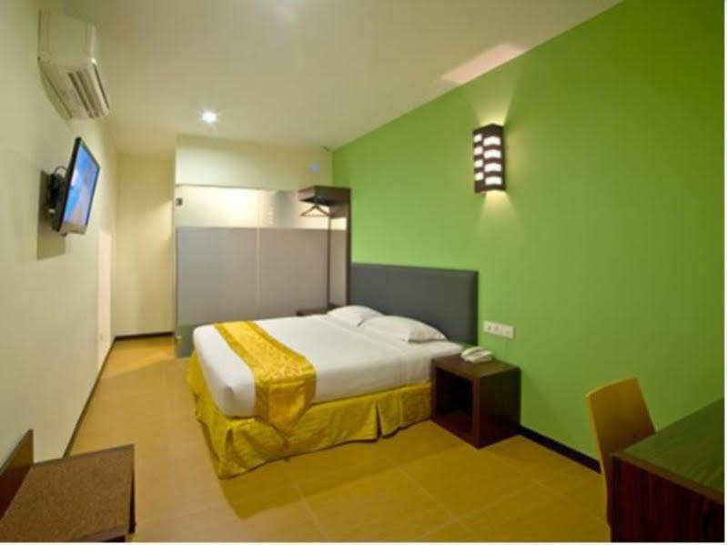 Hotel Zamburger Skudai Exterior photo